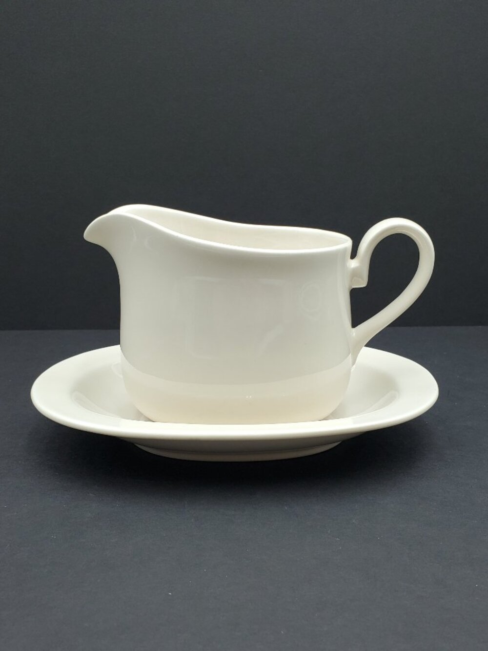 Corning Sandstone Beige Gravy Boat with Underplate Ivory Sauce Boat